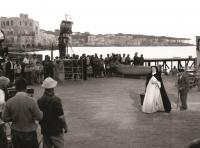 1956-Anna-Magnani-in-Suor-Letizia-set-Ischia