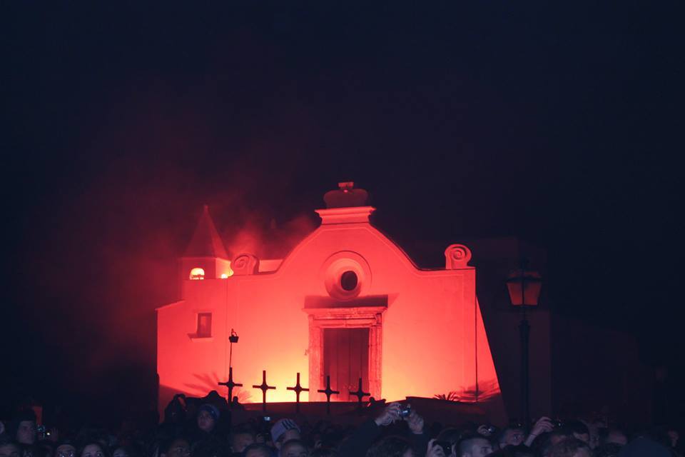 La chiesa del Soccorso la notte della passione di Cristo in Forio