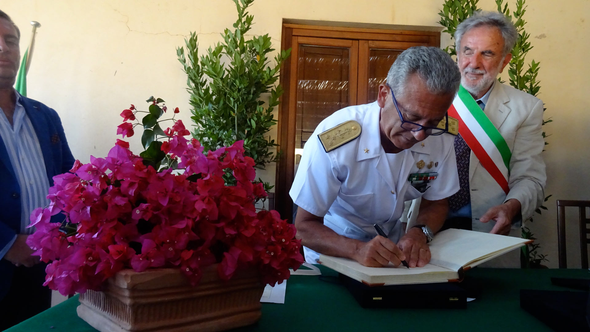Cittadinanza onorario del comune di Leni all'Ammiraglio Pettorino