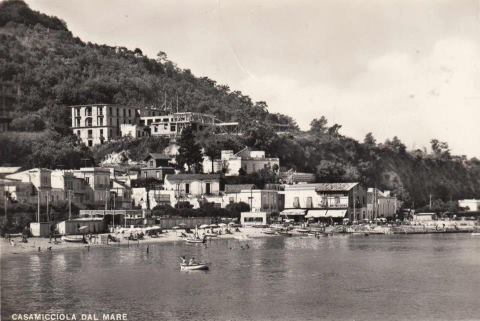 Casamicciola del 1958 con l’inizio delle costruzioni degli alberghi Cristallo e Gran Paradiso