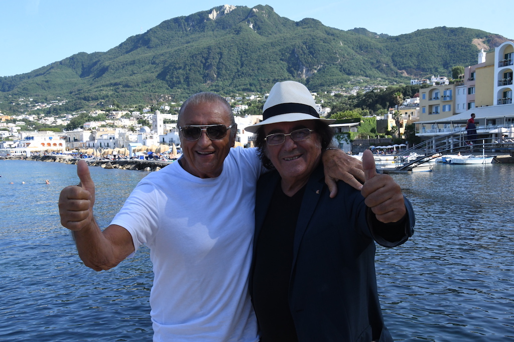 Albano con Tony Renis sull'isola d'Ischia 