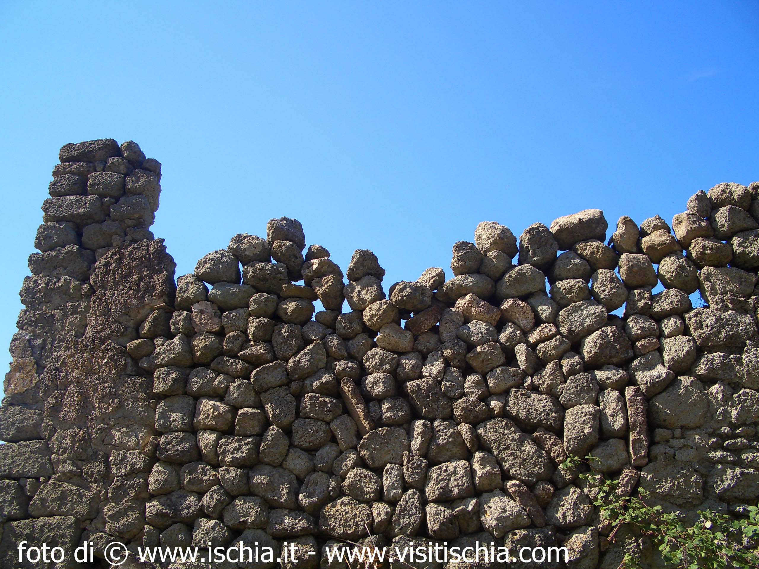 Caratteristica parracina in pietra verde Forio isola d'Ischia